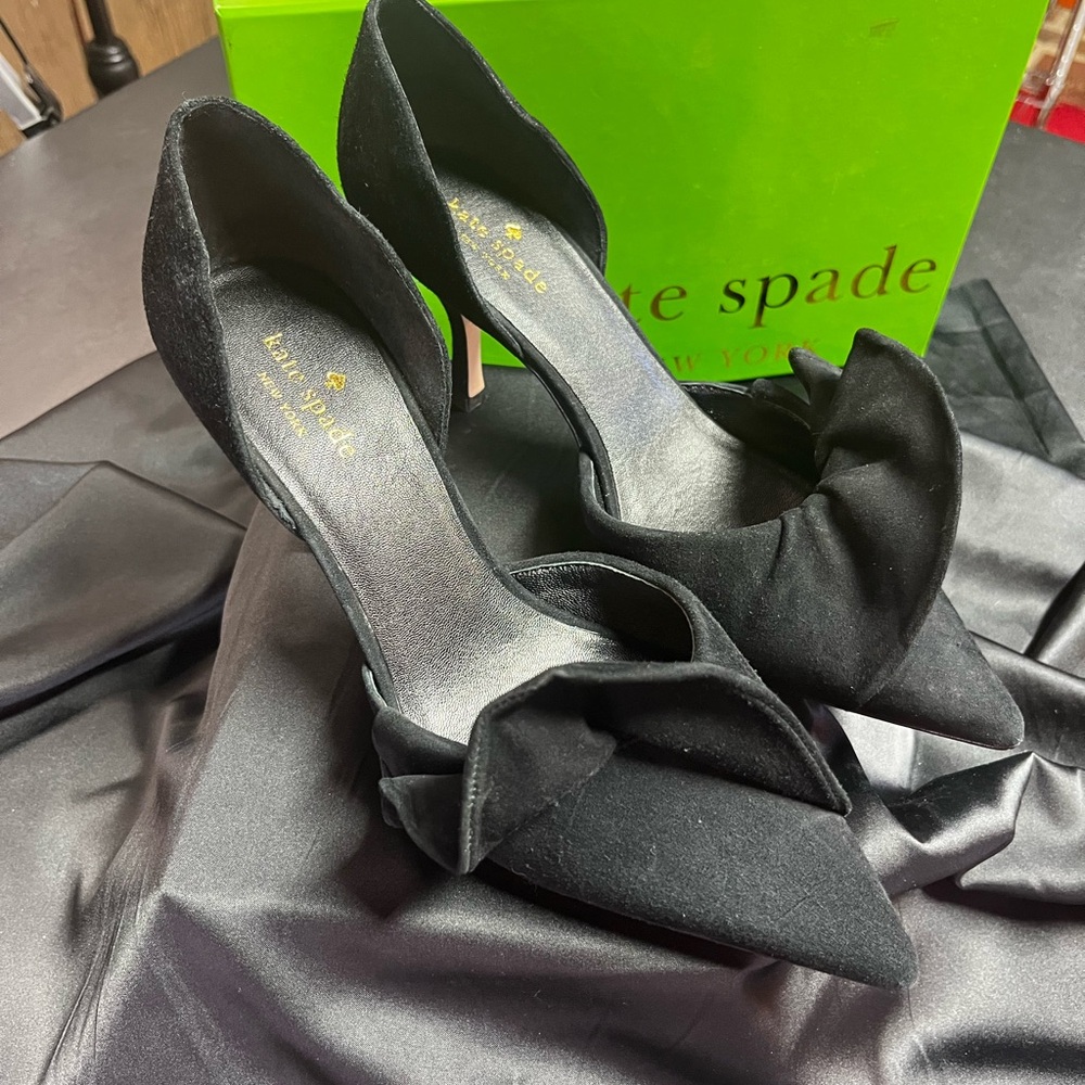 Kate Spade perfect black suede ruffled pumps Great Holiday Shoe!